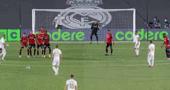 湖人浓眉哥篮下统治力助球队获胜